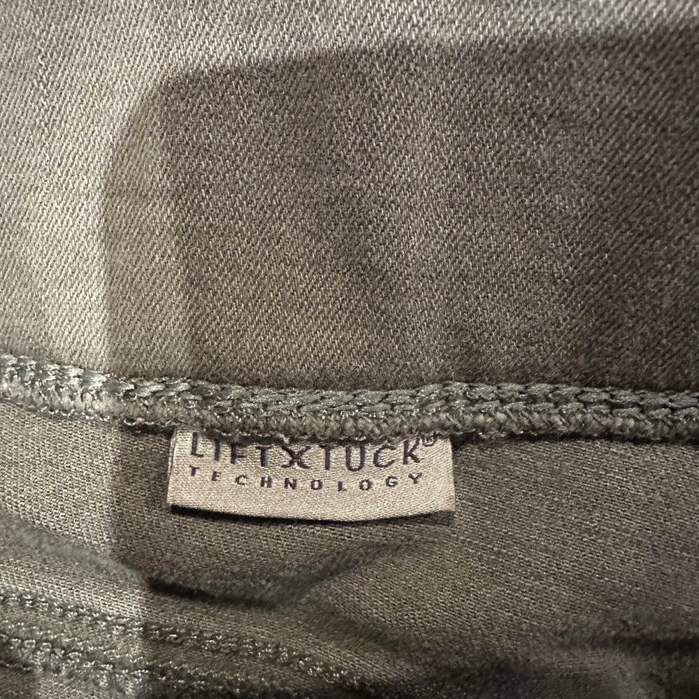 NYDJ shorts Size 16 - Picture 2 of 5